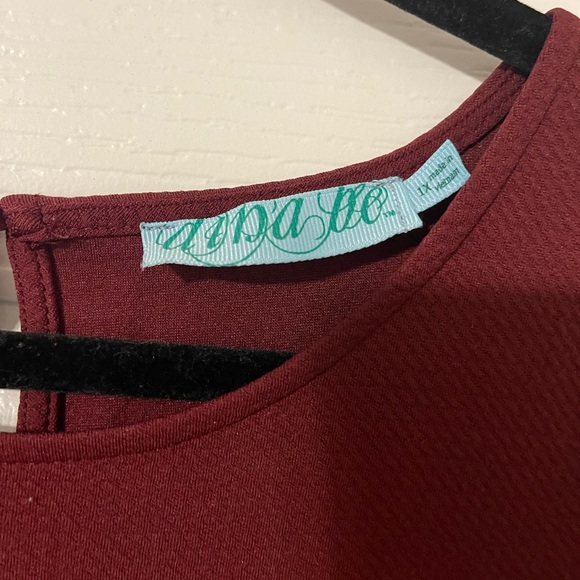 Marron Dress Cut Out Pattern Sleeves and Trim - Picture 2 of 5